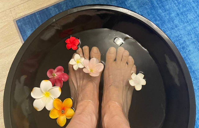 ①お着替え＆足湯準備